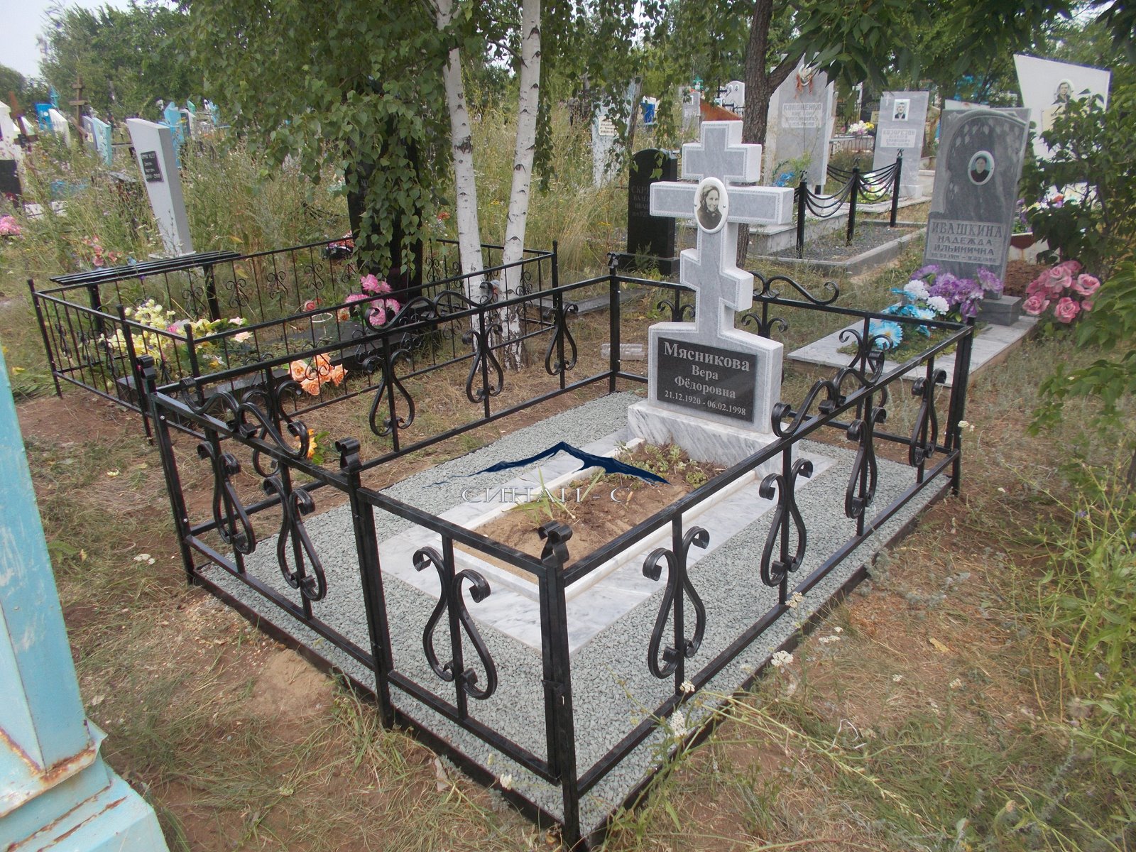 Гранитная крошка на могилу в Саратове