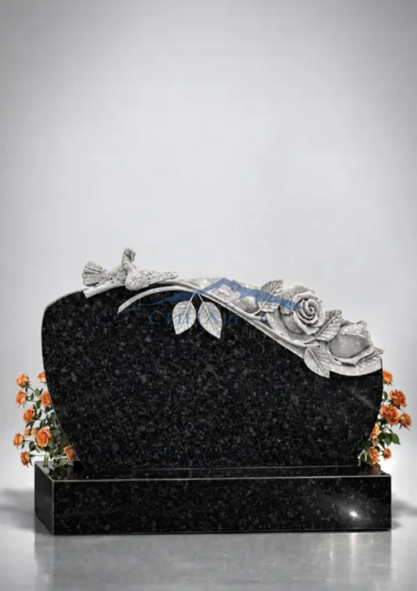 Гранитный памятник "Голубки и розы"