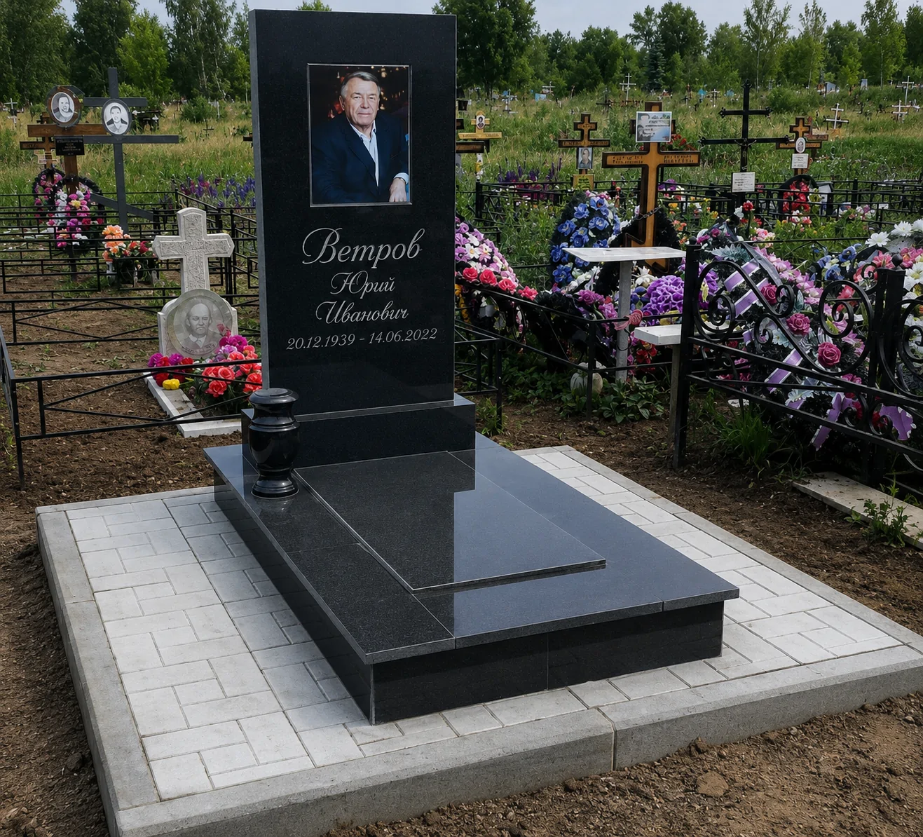Укладка тротуарной плитки на могилу