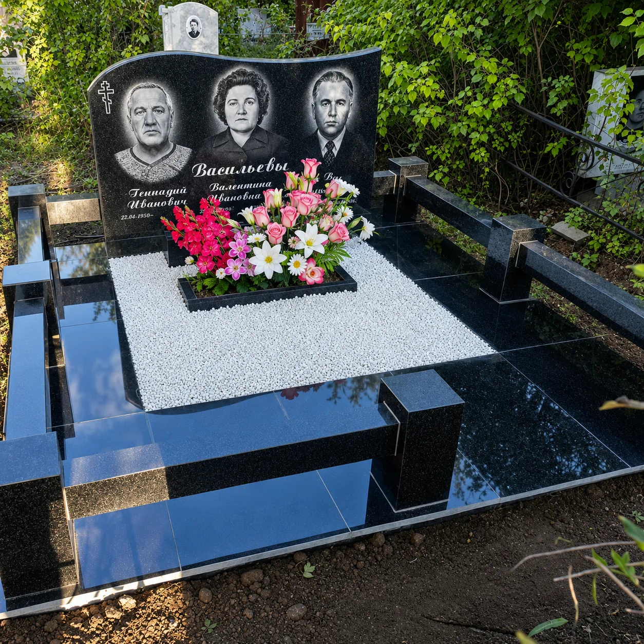 Цветник на могилу из гранита