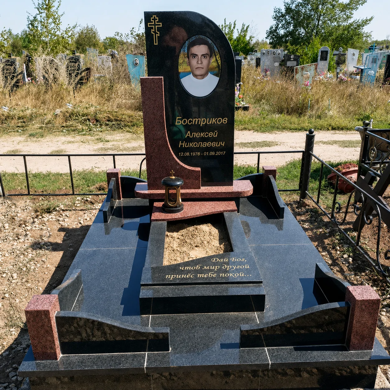Надгробная плита из гранита