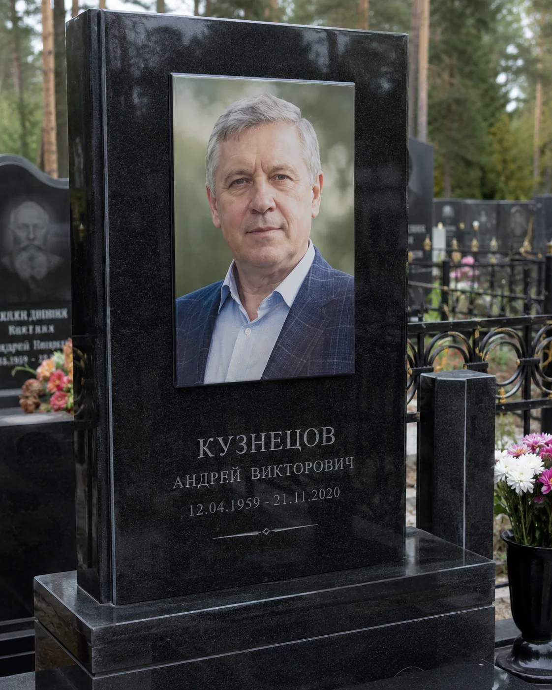 Крупный цветной портрет на керамогранитной вставке на памятнике