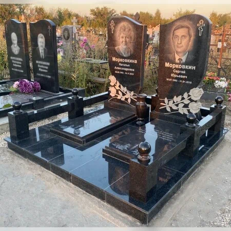 Семейный мемориальный комплекс из гранита с общим благоустройством