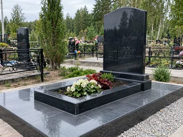 Что влияет на долговечность памятника кроме самого камня